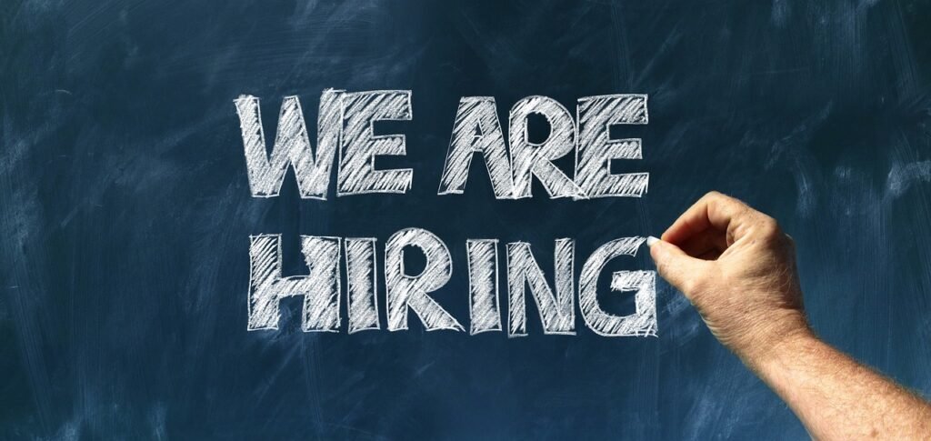 g8556f47bc8afc254af7c627f9aa59066779123f2d786ff3c5e346f1568bee78797864c9e91ee642b560324fa95864a1876f35fc813c26762cb204330b1d58cda_1280-2473875 hidden job market